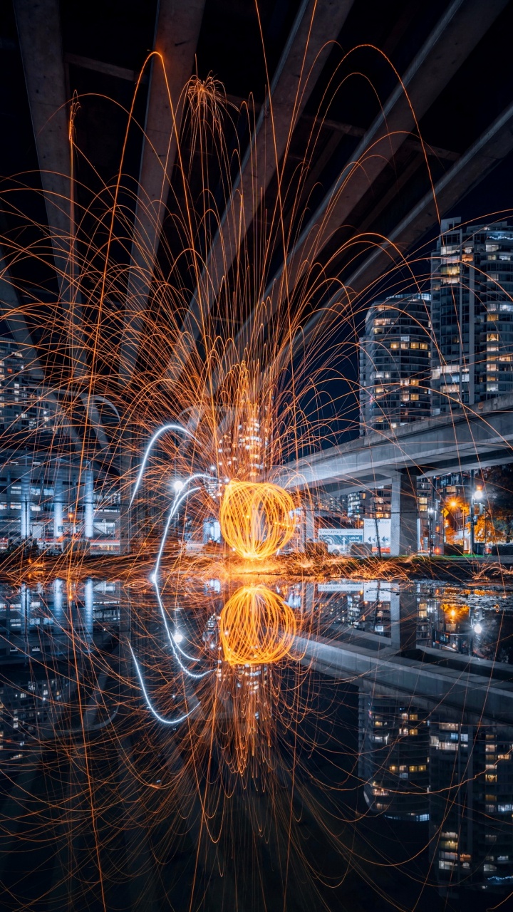 Обои отражение, вода, электричество, дерево, симметрия в разрешении 720x1280