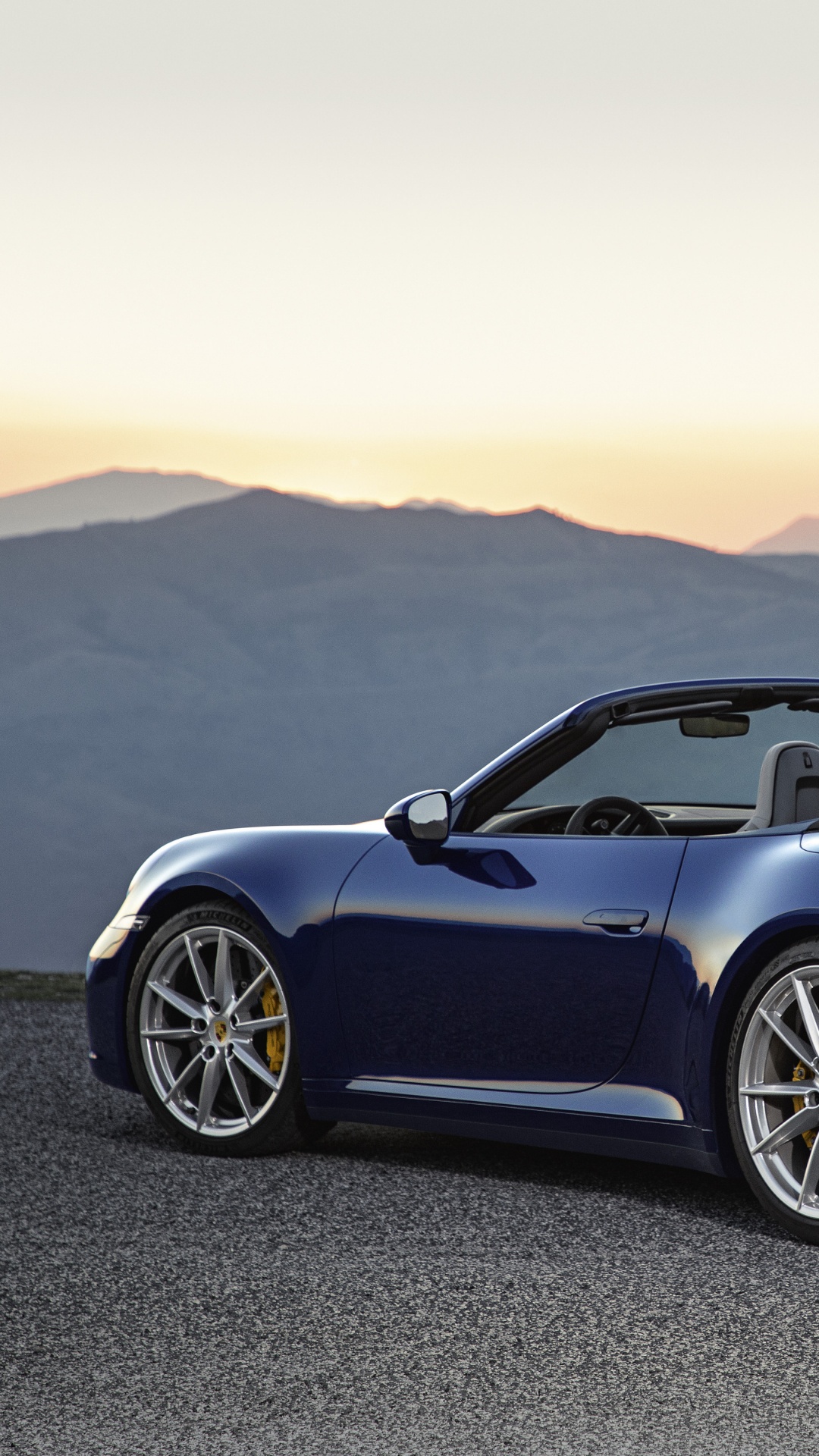 Обои Порше, авто, 2020 Порше 911 Каррера С, Кабриолет, спорткар в разрешении 1080x1920