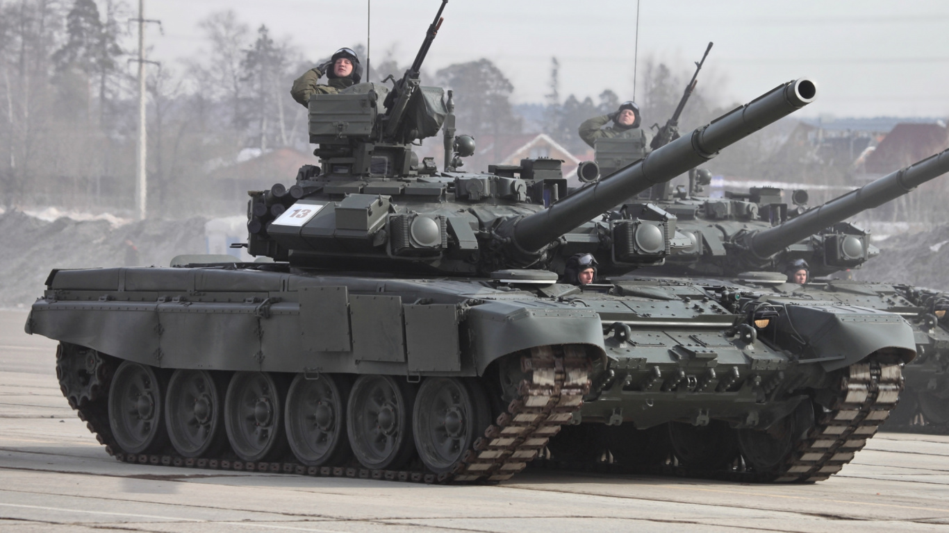 Обои бак, военнослужащие, броневик, армия, моторный транспорт в разрешении 1366x768