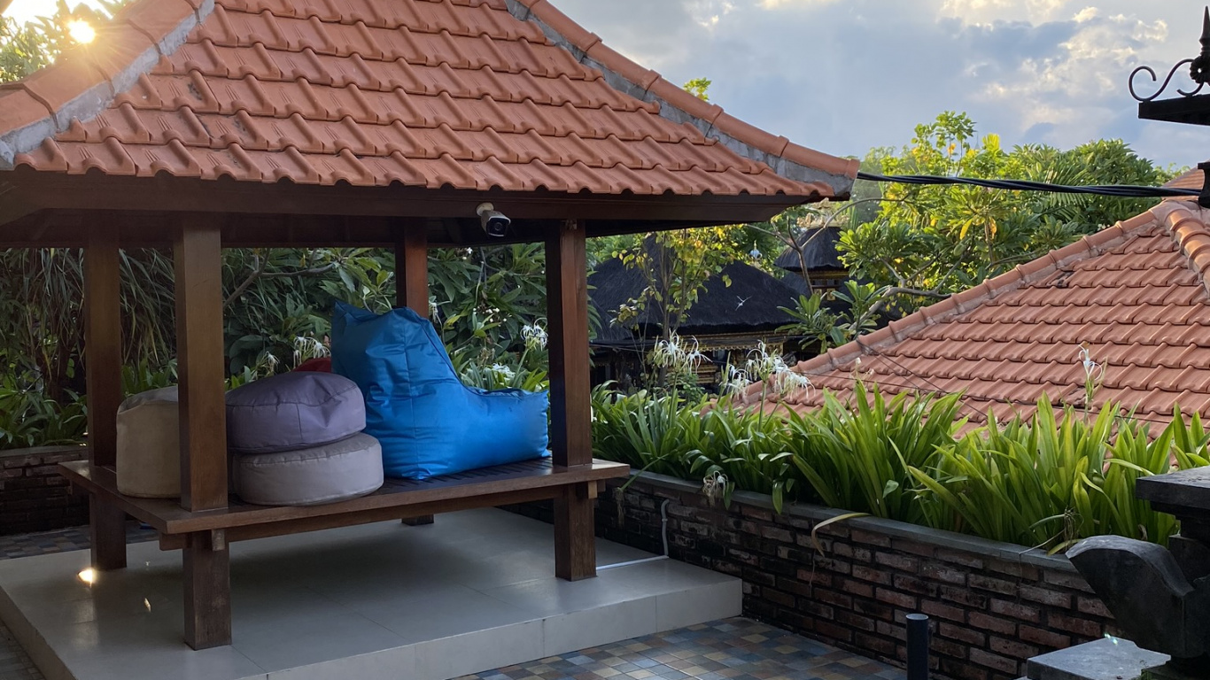 Обои бали, имущество, недвижимость, крыша, сад в разрешении 1366x768