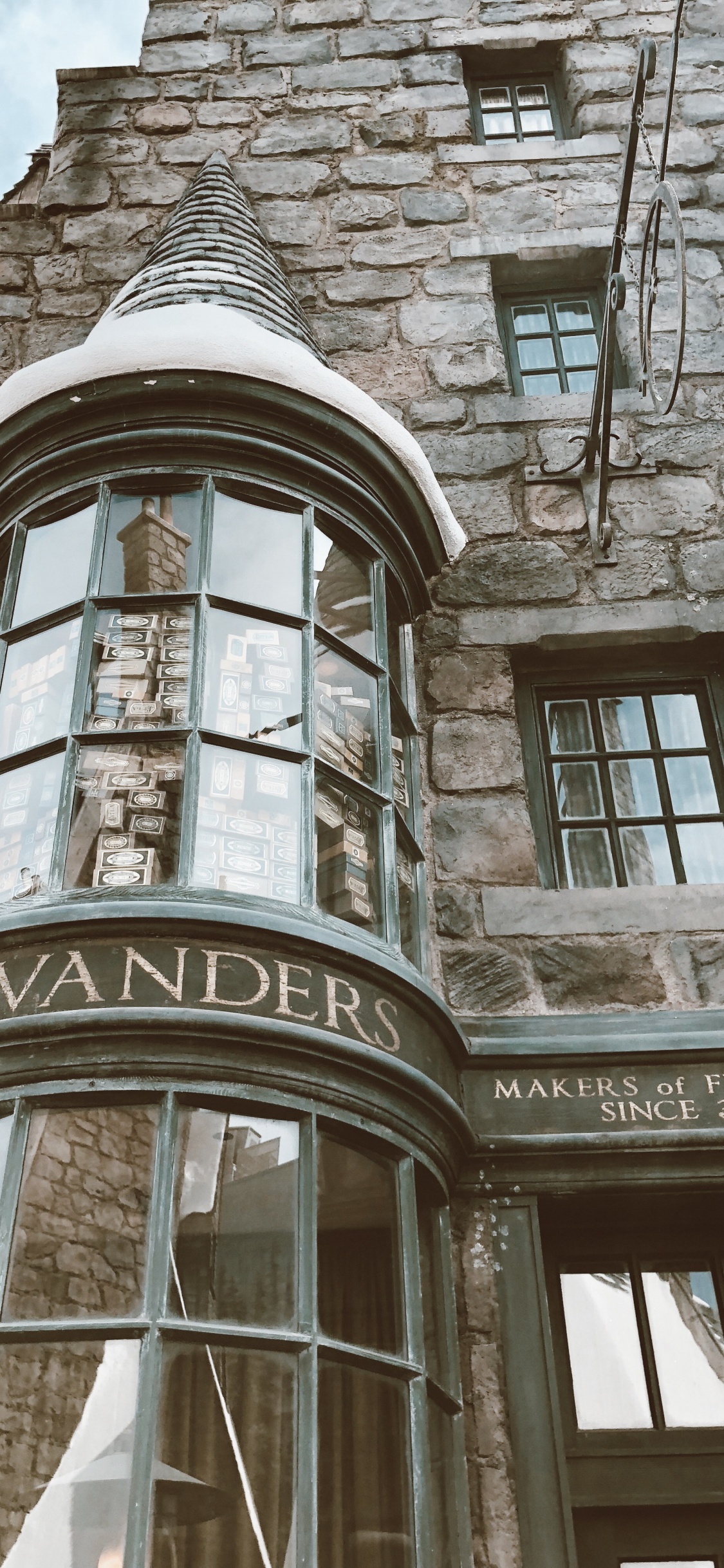 Обои Гарри Поттер, косой переулок, ориентир, средневековая архитектура, классическая архитектура в разрешении 1125x2436