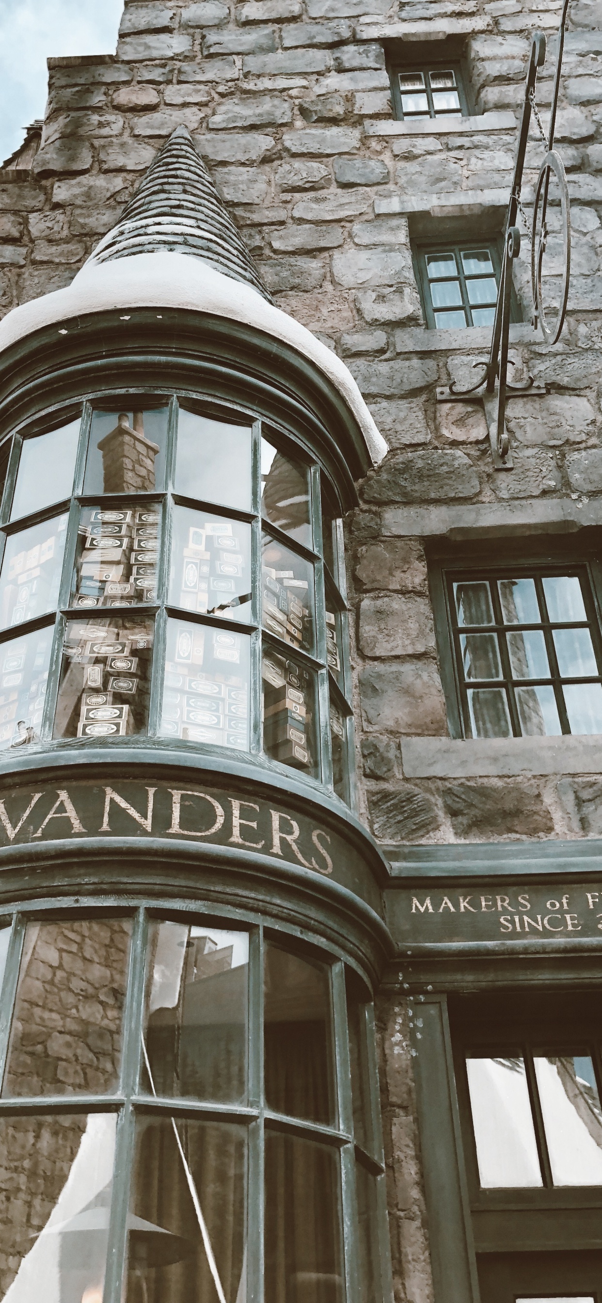 Обои Гарри Поттер, косой переулок, ориентир, средневековая архитектура, классическая архитектура в разрешении 1242x2688