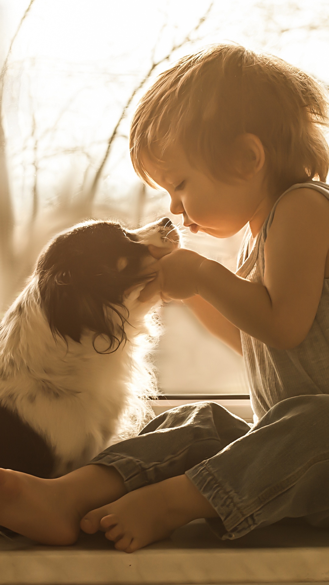 Обои пес, любовь, эмоция, девушка, щенок в разрешении 1080x1920