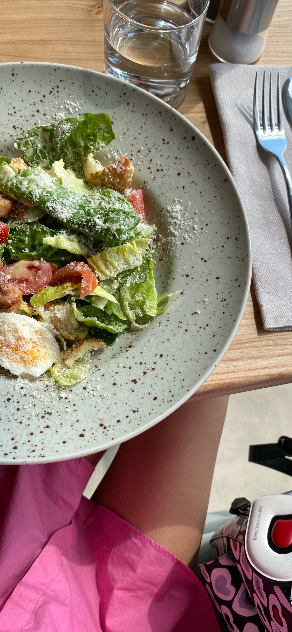 Обои Аль денте, салат Цезарь, итальянская кухня, листовой овощ, обед в разрешении 1125x2436