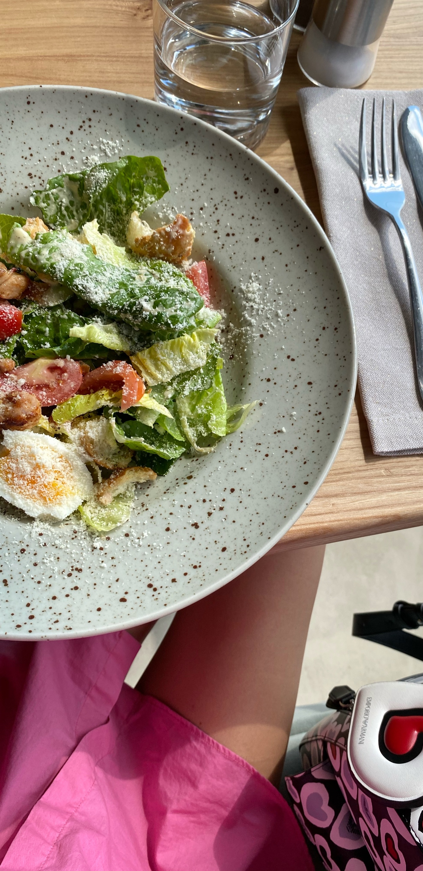 Обои Аль денте, салат Цезарь, итальянская кухня, листовой овощ, обед в разрешении 1440x2960