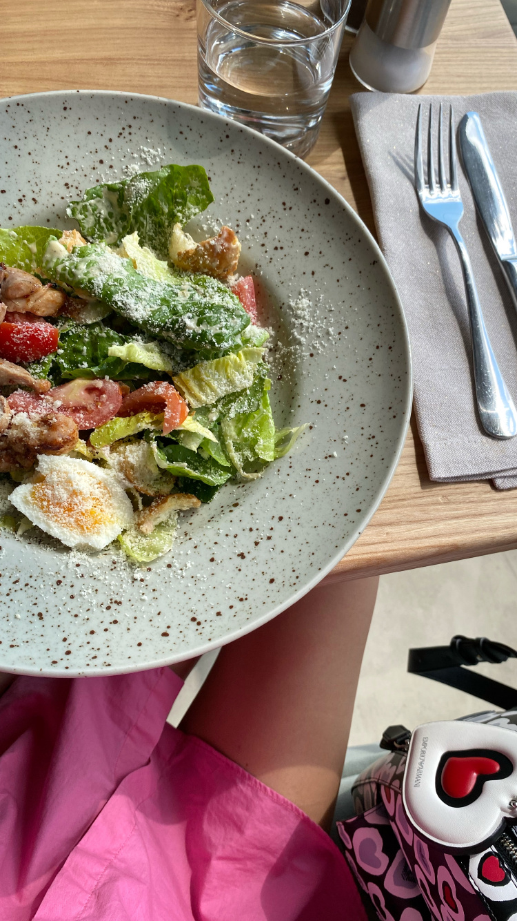 Обои Аль денте, салат Цезарь, итальянская кухня, листовой овощ, обед в разрешении 750x1334