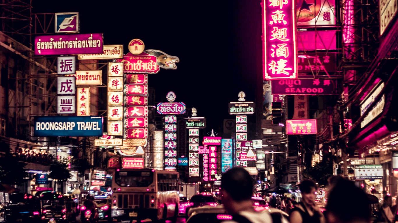 Обои метрополия, ночь, городской район, электронные табло, неон в разрешении 1366x768