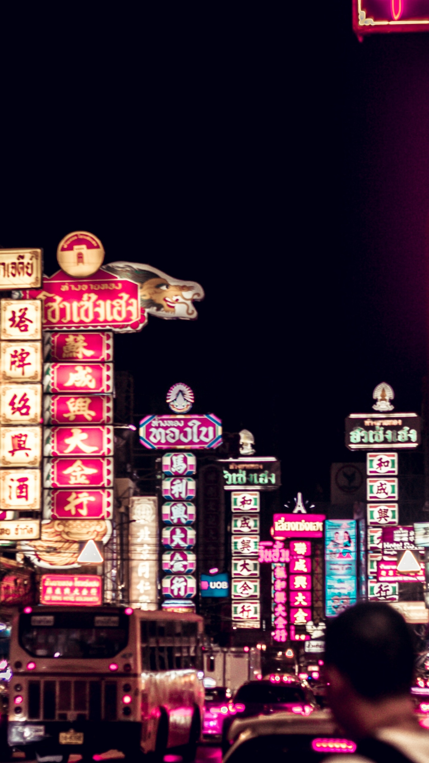 Обои метрополия, ночь, городской район, электронные табло, неон в разрешении 1440x2560