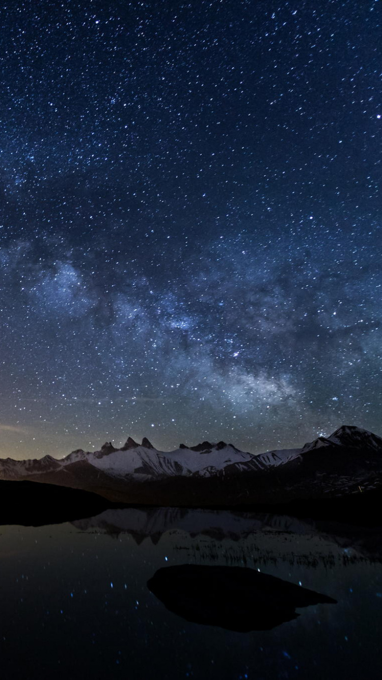 Обои Галактика, природа, ночь, атмосфера, горизонт в разрешении 750x1334