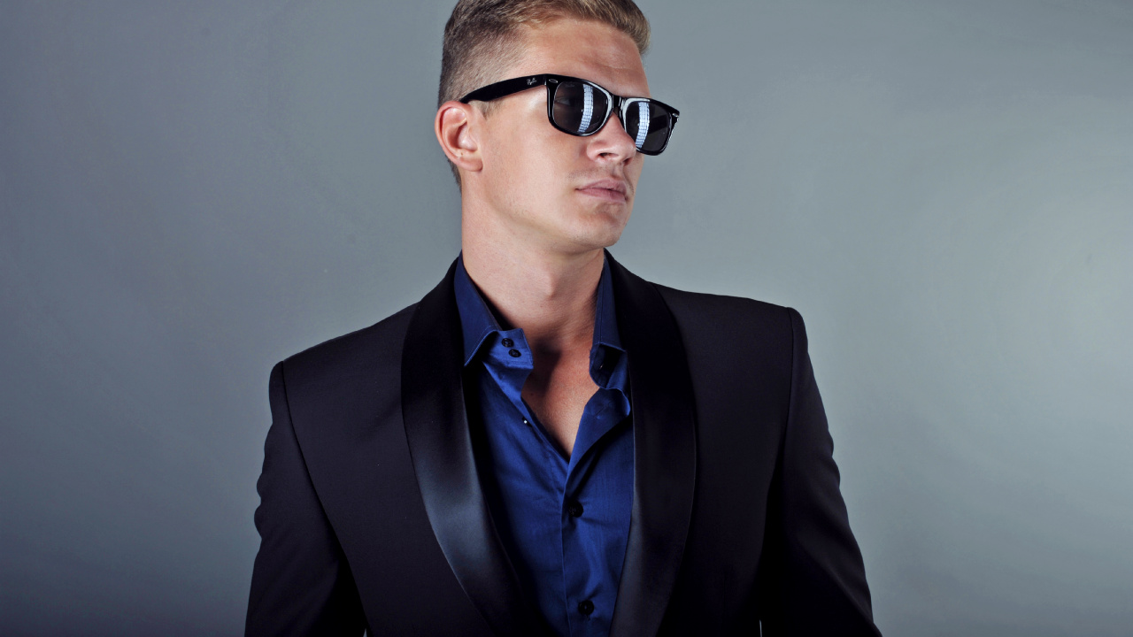 Обои блейзер, очки, солнечные очки, уход за зрением, официальная одежда в разрешении 1280x720