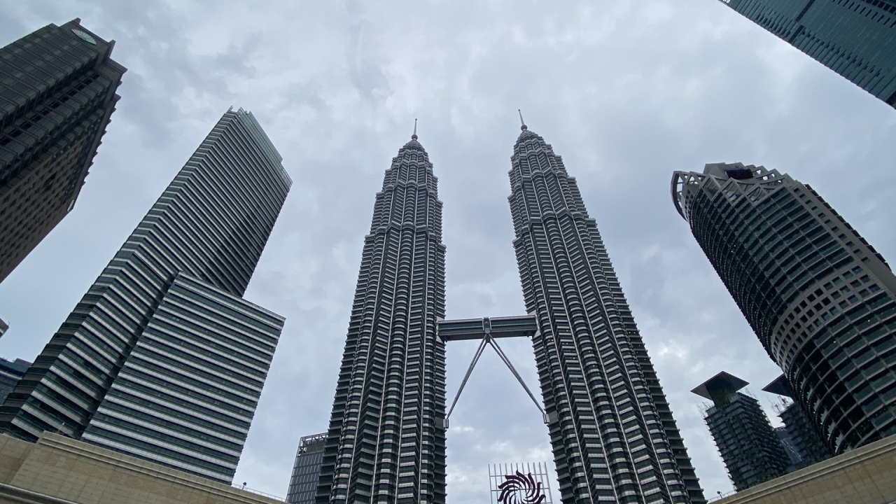 Обои башни петронас, Куала Лумпур, Малайзия, башня, дневное время в разрешении 1280x720