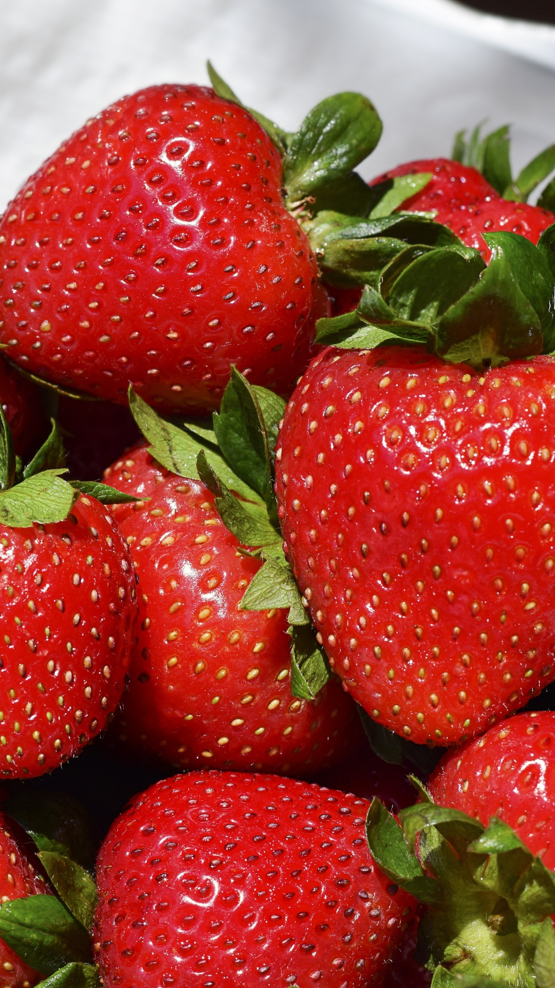 Обои клубника, ягоды, фрукты, природные продукты, пища в разрешении 1080x1920