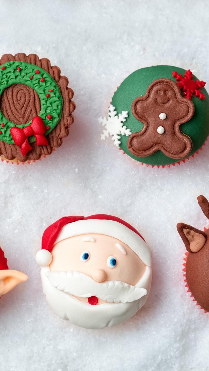 Обои Новый год, Рождество, украшение рождественских мини-кексов, Капкейк, Рождественский день в разрешении 720x1280