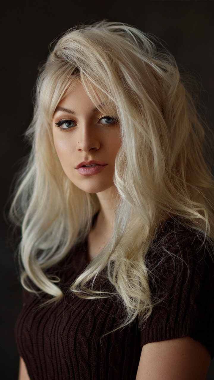 Обои волосы, блондин, лицо, красота, прическа в разрешении 720x1280