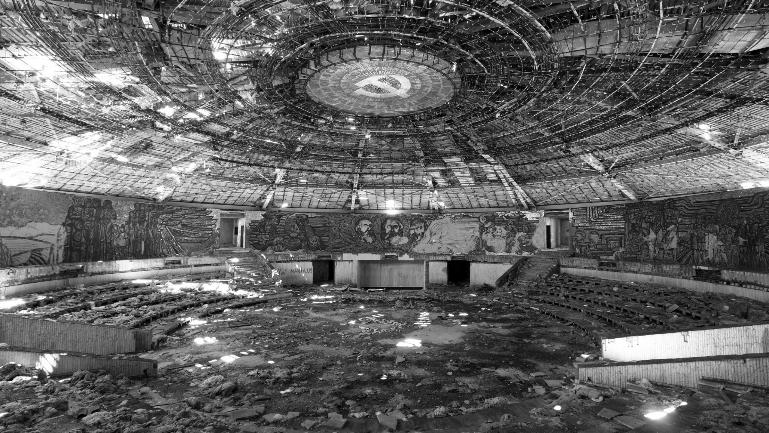 Обои архитектура, народной Республикой Болгарии, черно белый, черно-белая фотография, коммунистической эпохи в разрешении 2560x1440