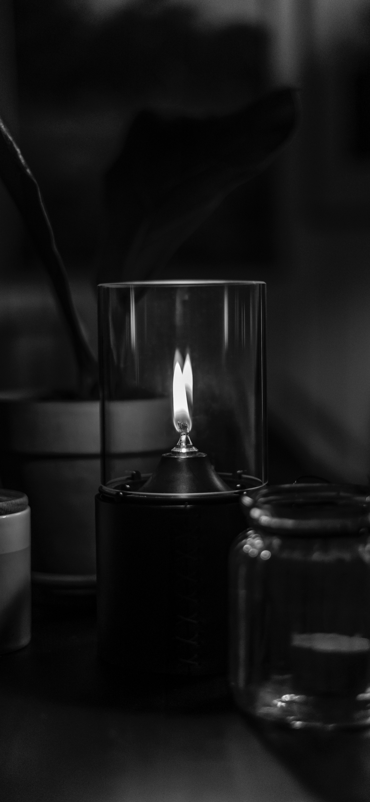 Обои свеча, фитиль, освещение, черный, темнота в разрешении 1242x2688