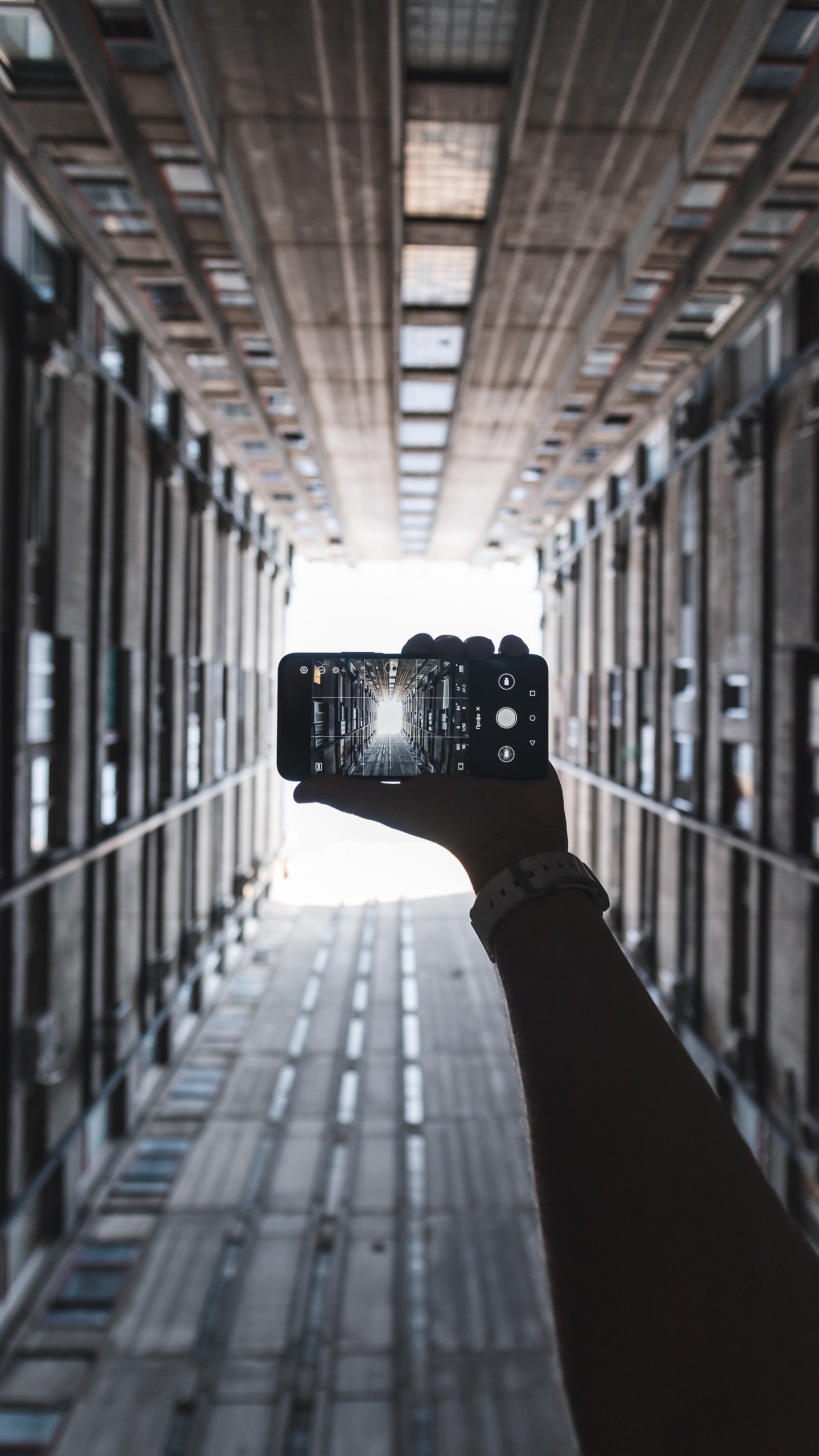 Обои транспорт, здание, архитектура, городской район, линия в разрешении 1440x2560