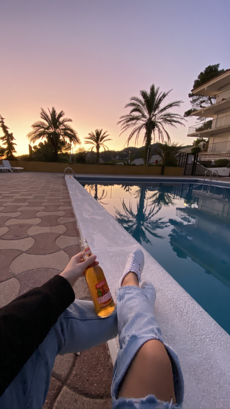 Обои вода, плавательный бассейн, досуг, наука, человек в разрешении 750x1334