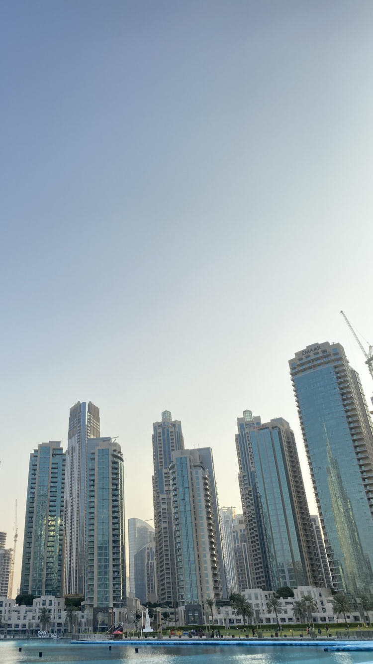 Обои башня, дневное время, городской район, город, кондоминиум в разрешении 750x1334