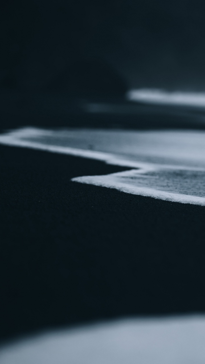 Обои отражение, земля, атмосфера земли, вода, автомобильные шины в разрешении 720x1280