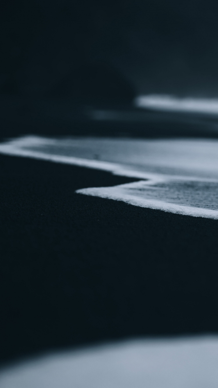 Обои отражение, земля, атмосфера земли, вода, автомобильные шины в разрешении 750x1334