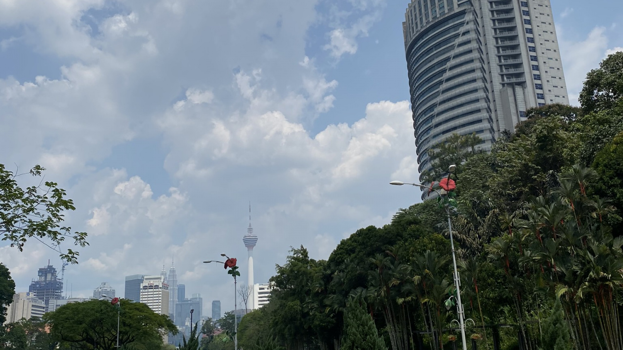 Обои дорога, дневное время, облако, дорожное покрытие, инфраструктура в разрешении 1280x720