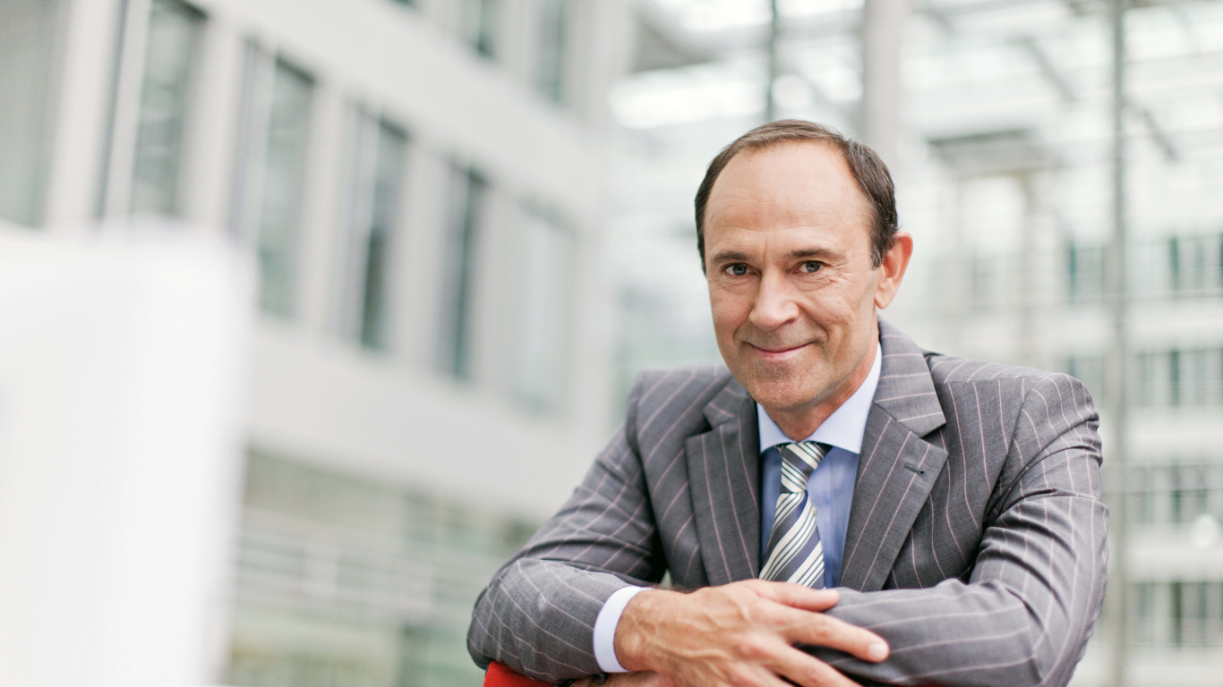 Обои бизнес, управление, энергия, белые воротнички, предприниматель в разрешении 1366x768