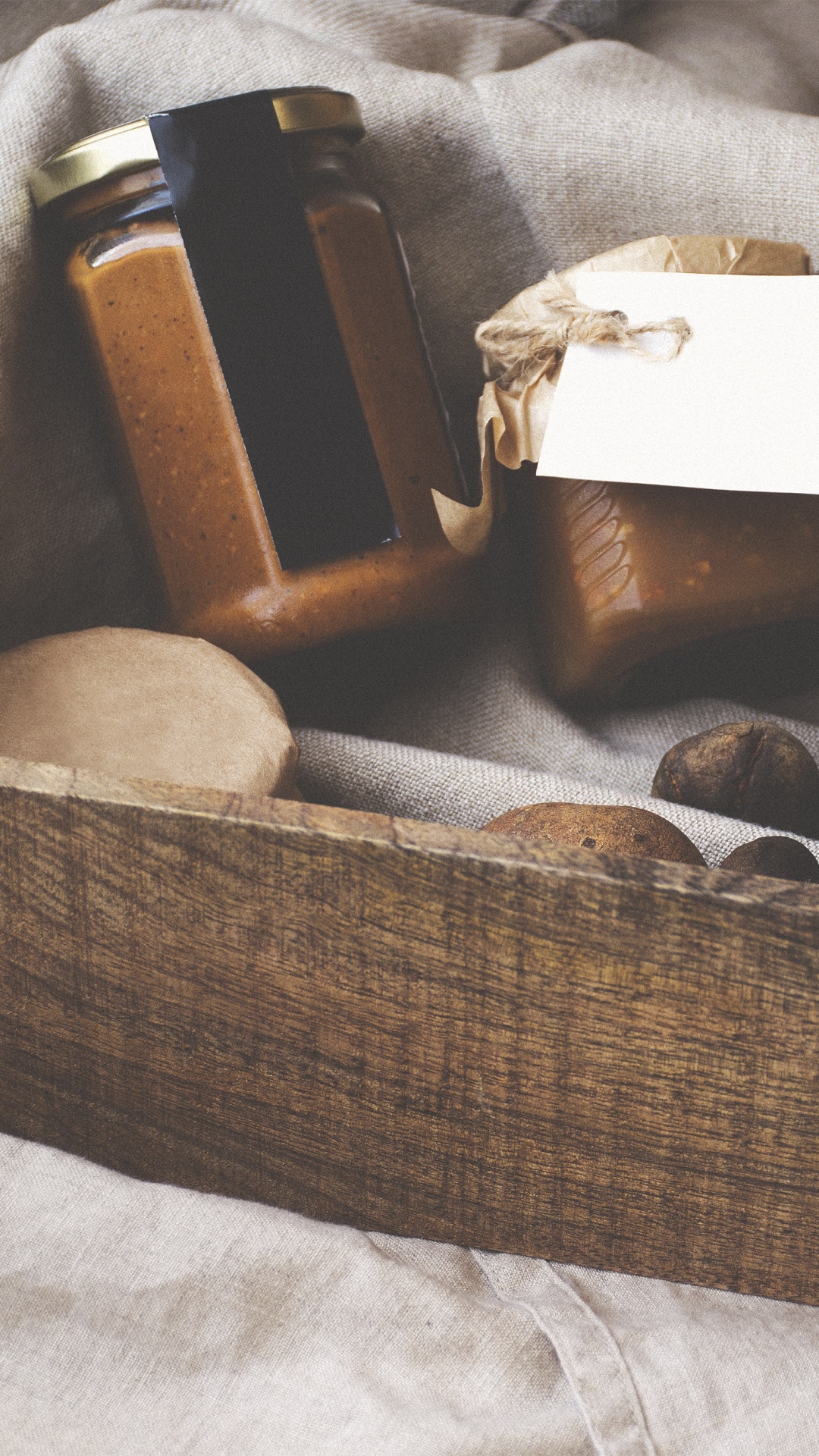 Обои подарок, корзина, комната, мебель, настоящее время в разрешении 1080x1920