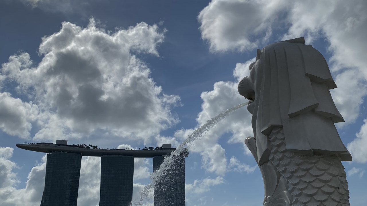 Обои Сингапур, Марина Бэй Сэндс, Марина Бэй Сэндс Сингапур, вода, облако в разрешении 1280x720