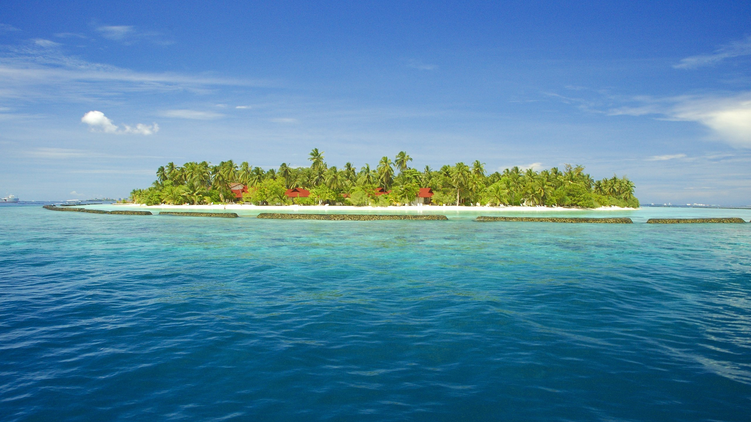 Обои Курумба Мальдивы, море, гидроресурсы, океан, островок в разрешении 2560x1440