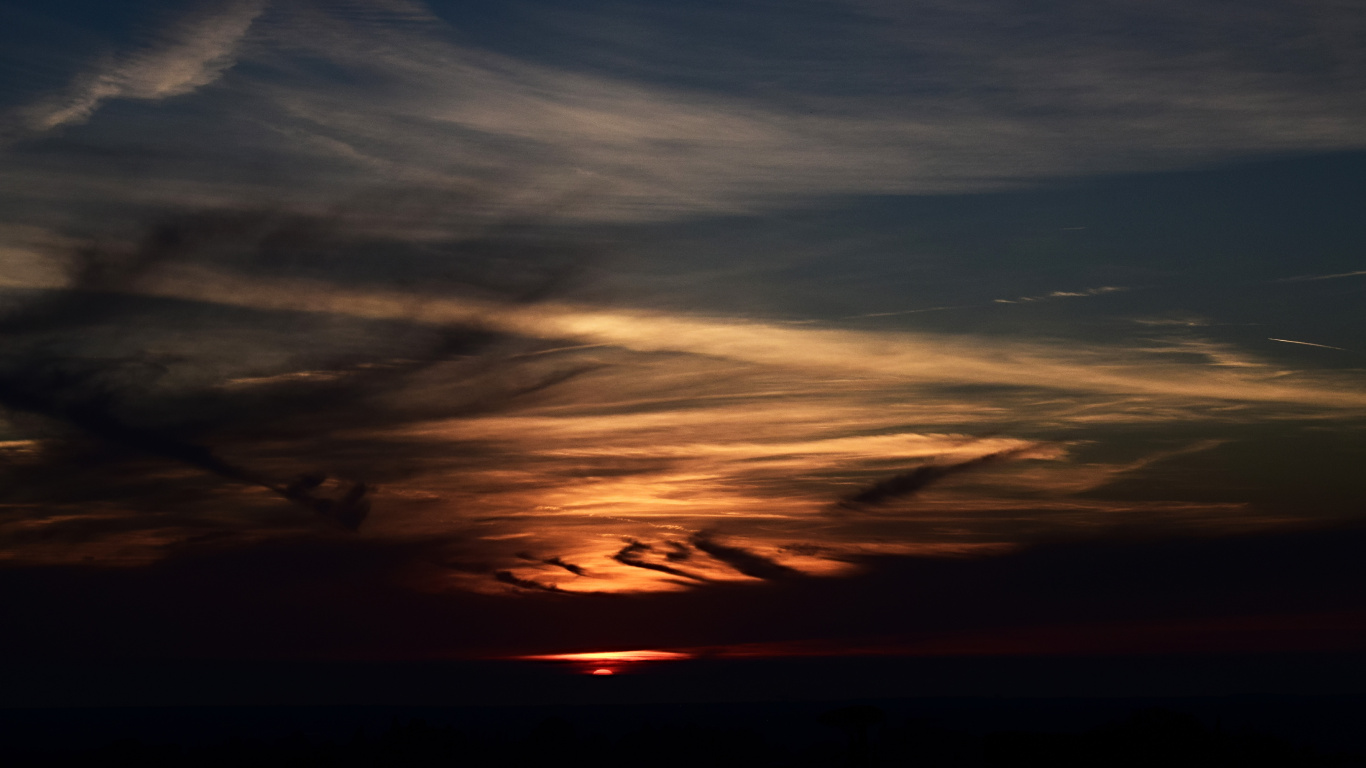 Обои закат, горизонт, облако, послесвечение, сумрак в разрешении 1366x768