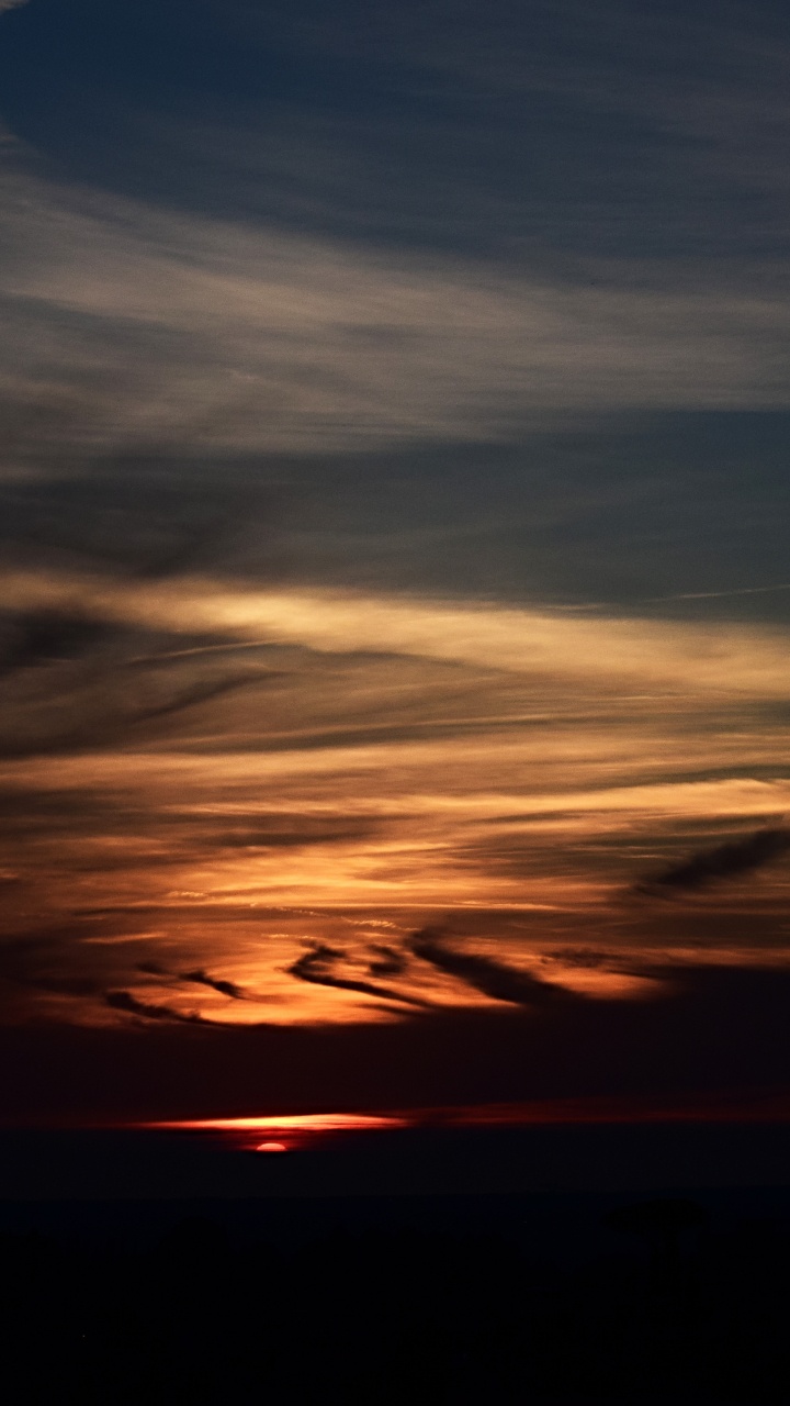 Обои закат, горизонт, облако, послесвечение, сумрак в разрешении 720x1280