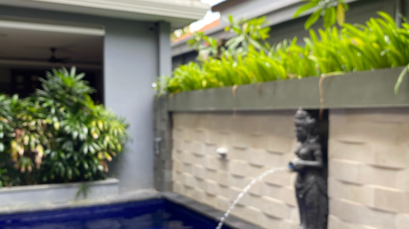 Обои лист, плавательный бассейн, недвижимость, вода, мажорель синий в разрешении 1366x768