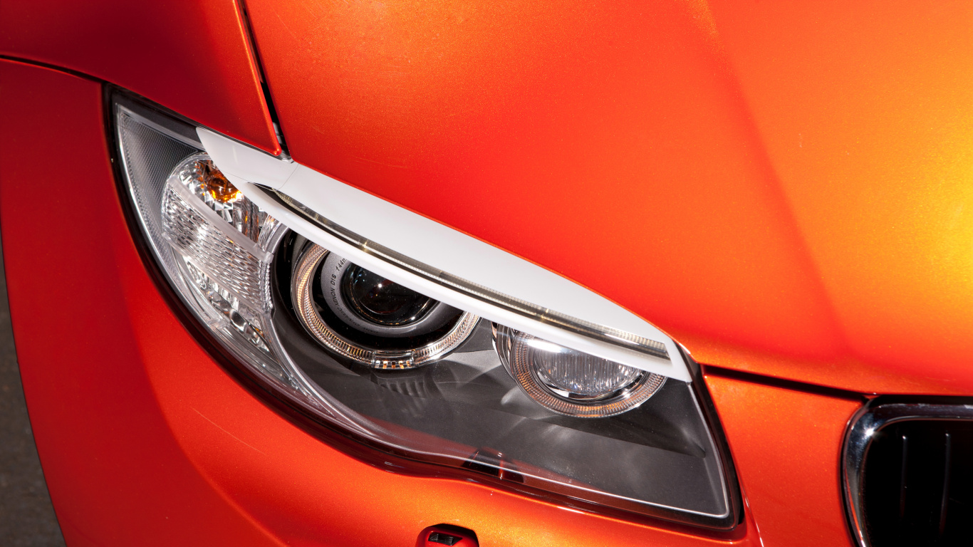 Обои фара, авто, спорткар, автомобильное освещение, свет в разрешении 1366x768