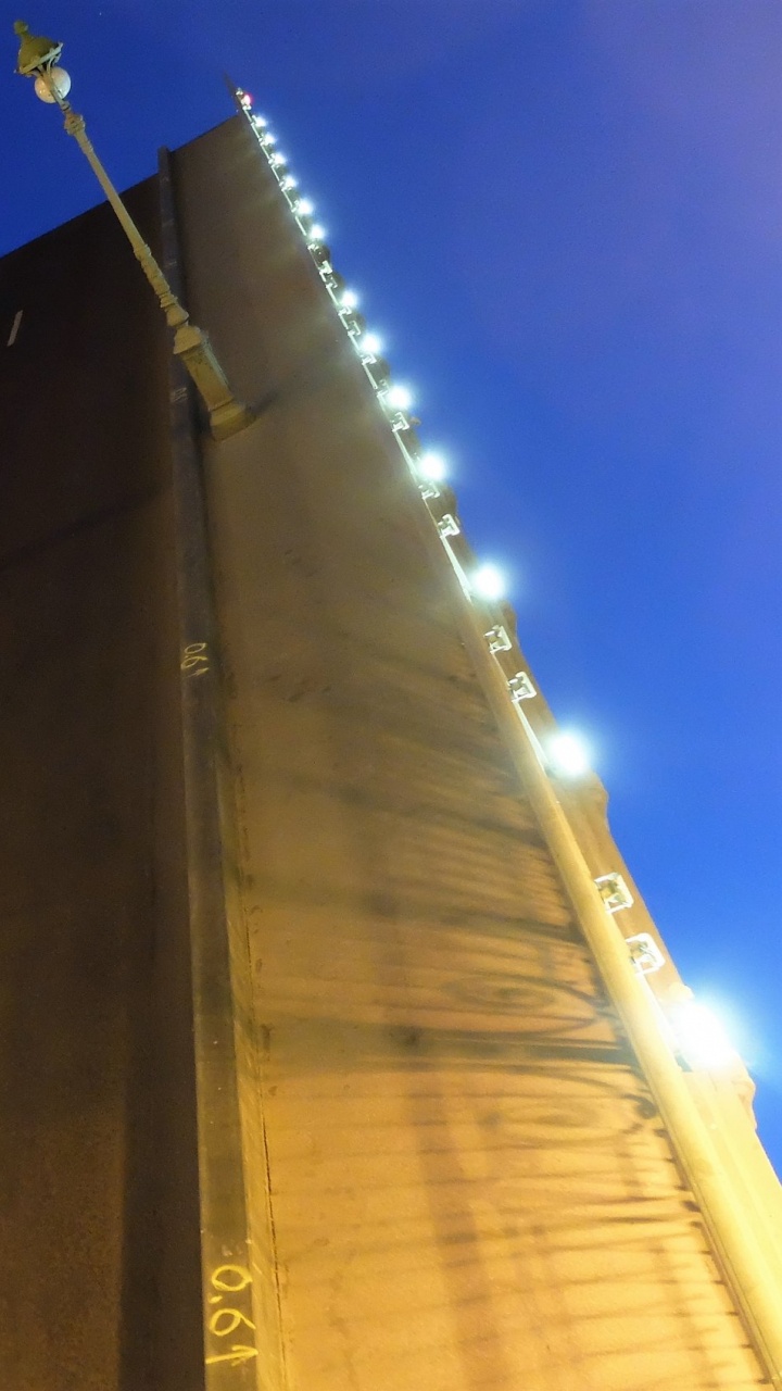 Обои ветряная мельница, энергия, ночь, архитектура, освещение в разрешении 720x1280