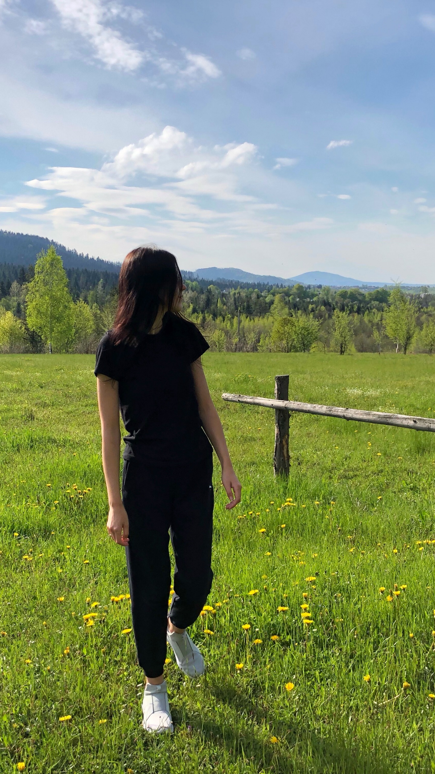 Обои сенокосное угодье, окружающая среда, выгон, Люди в природе, поле в разрешении 1440x2560