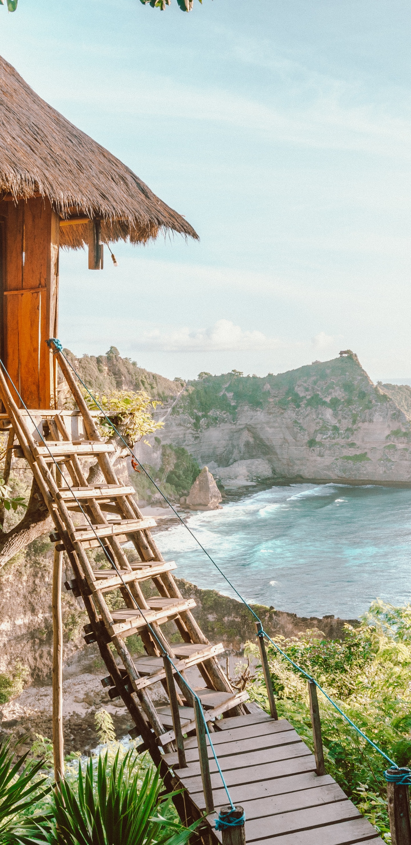 Обои смотровая площадка тысячи островов, Сток утеса, Пляж Келингкинг Нуса Пенида, бали, Храм Гоа Гири Путри в разрешении 1440x2960