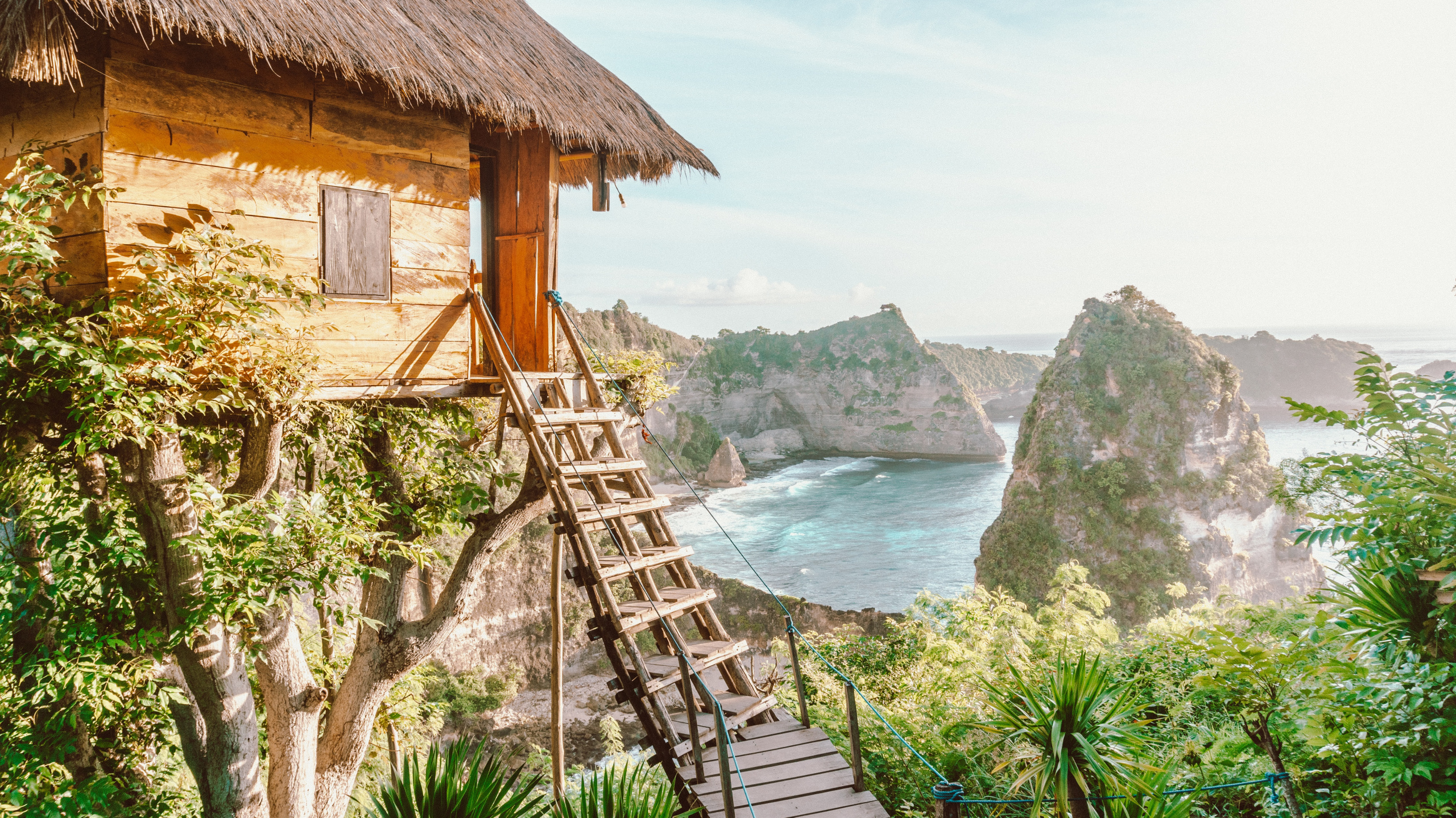 Обои смотровая площадка тысячи островов, Сток утеса, Пляж Келингкинг Нуса Пенида, бали, Храм Гоа Гири Путри в разрешении 2560x1440