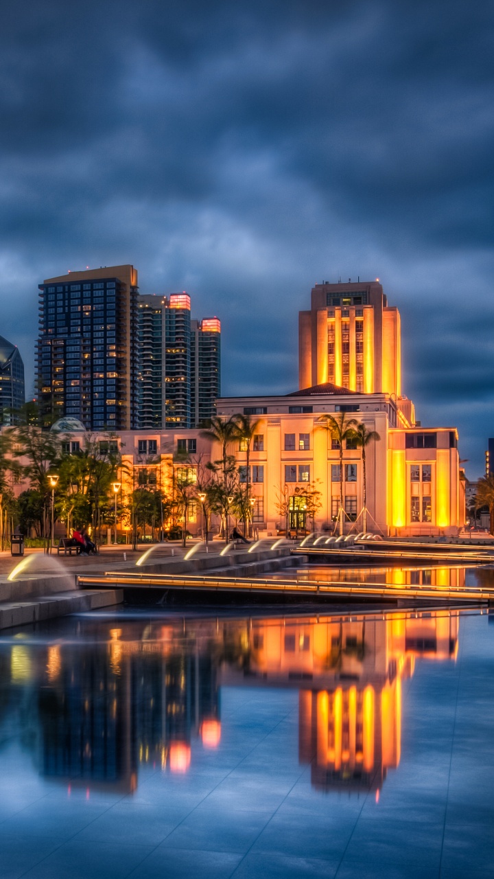 Обои городской пейзаж, город, отражение, линия горизонта, городской район в разрешении 720x1280