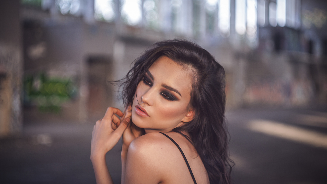 Обои красота, модель, волосы, лицо, губа в разрешении 1280x720