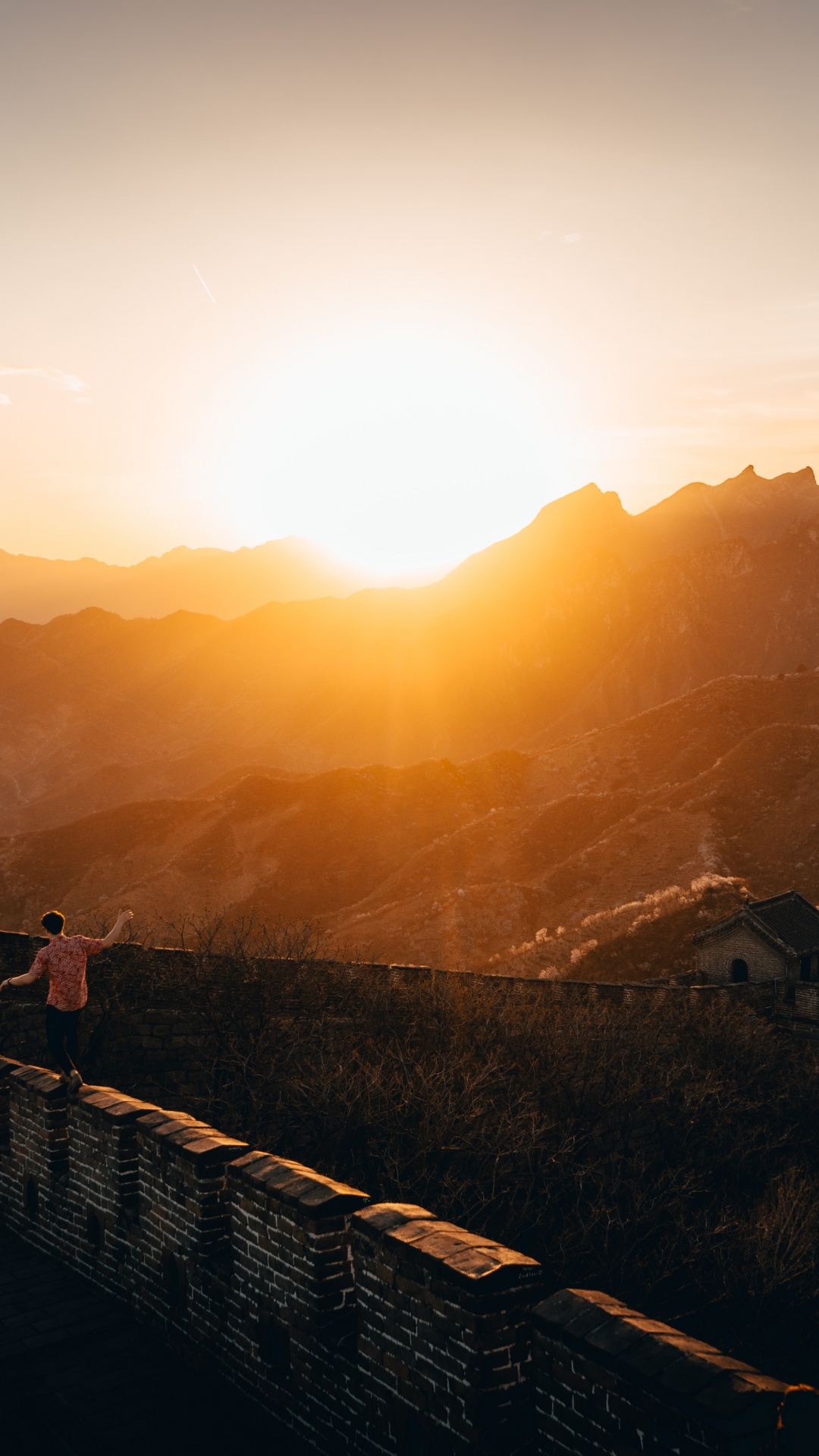 Обои свет, природный ландшафт, закат, солнце, гора в разрешении 1080x1920