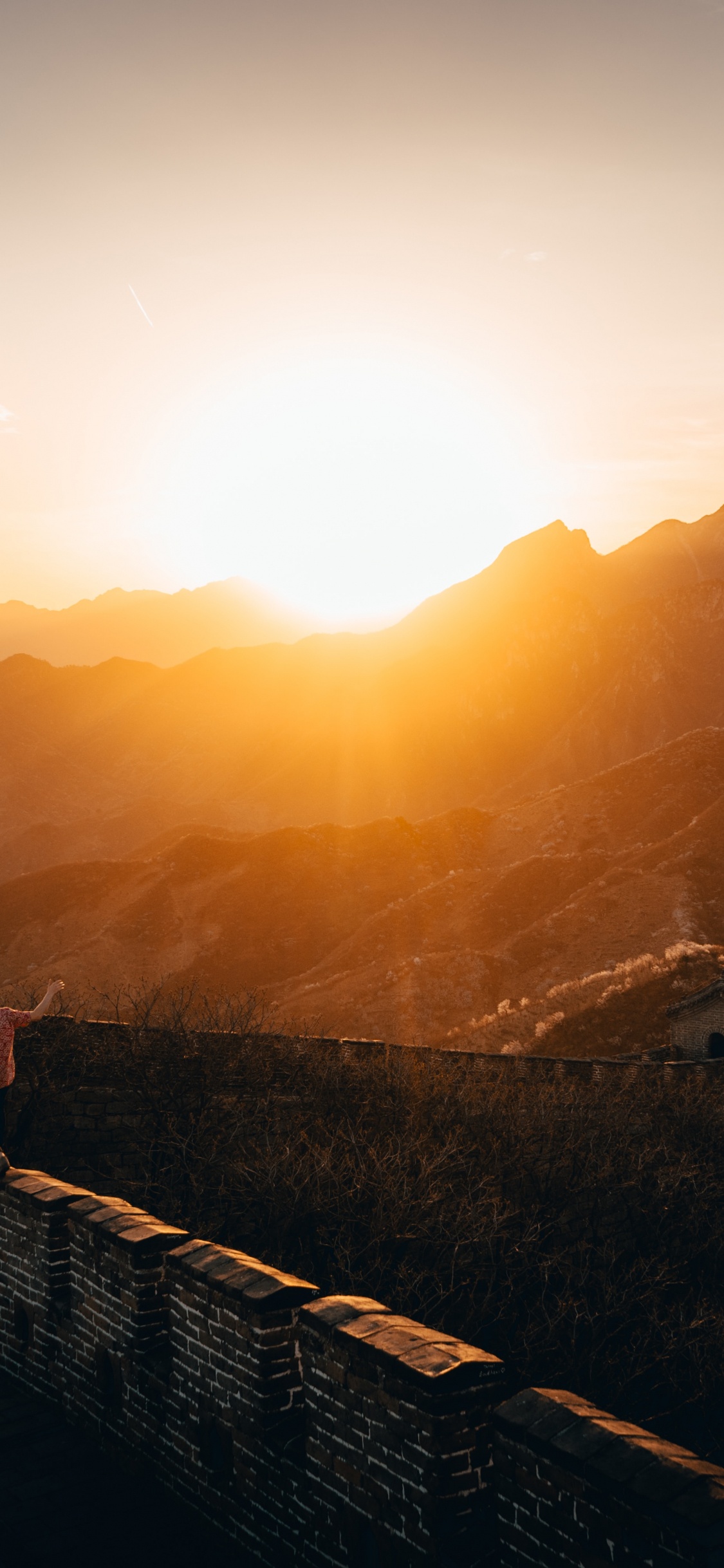 Обои свет, природный ландшафт, закат, солнце, гора в разрешении 1125x2436