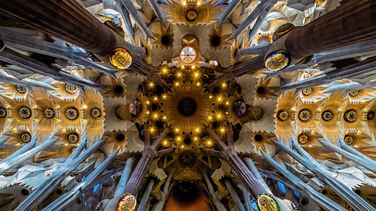 Обои Ла Саграда Фамилиа, архитектура, потолок, ориентир, симметрия в разрешении 1280x720
