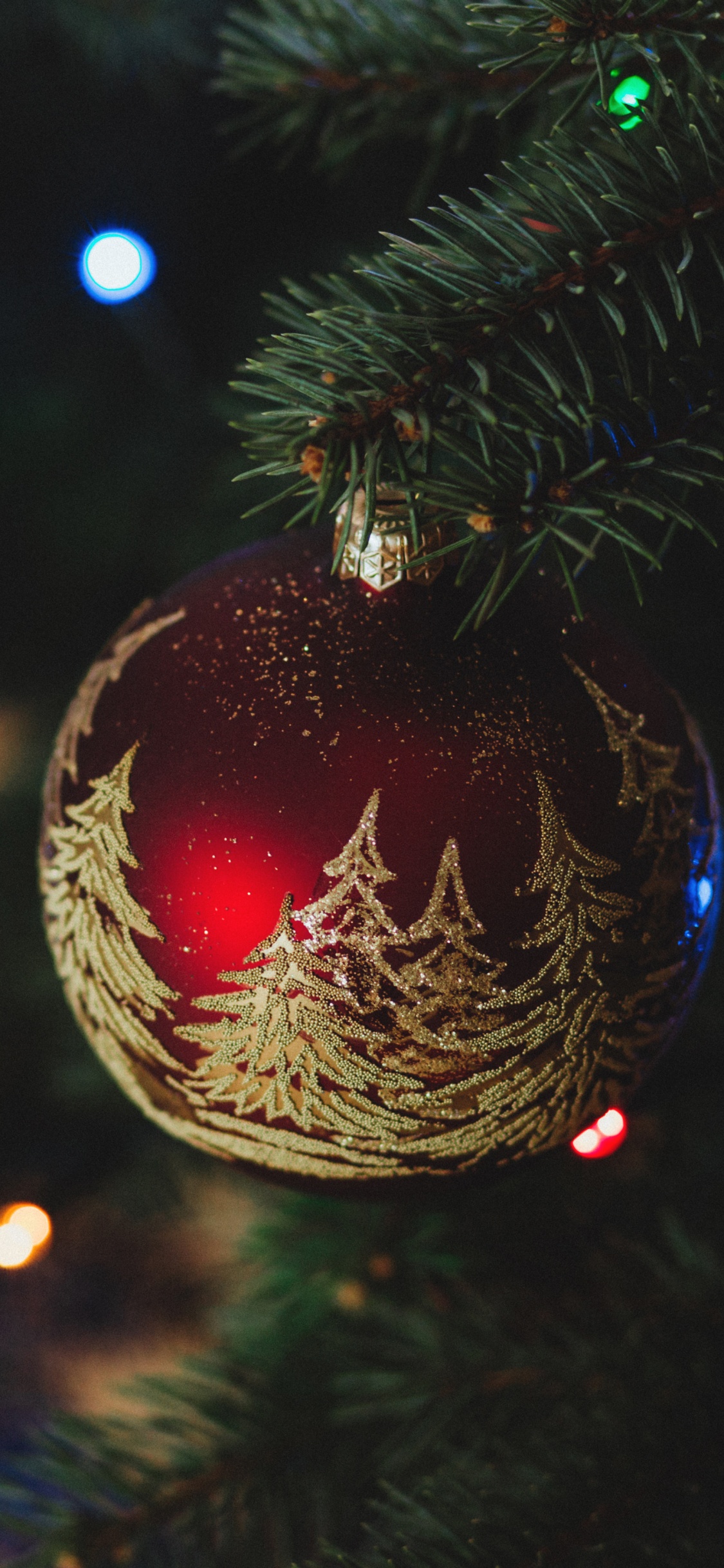 Обои Рождественский день, Рождественские украшения, рождественский орнамент, елка, дерево в разрешении 1125x2436