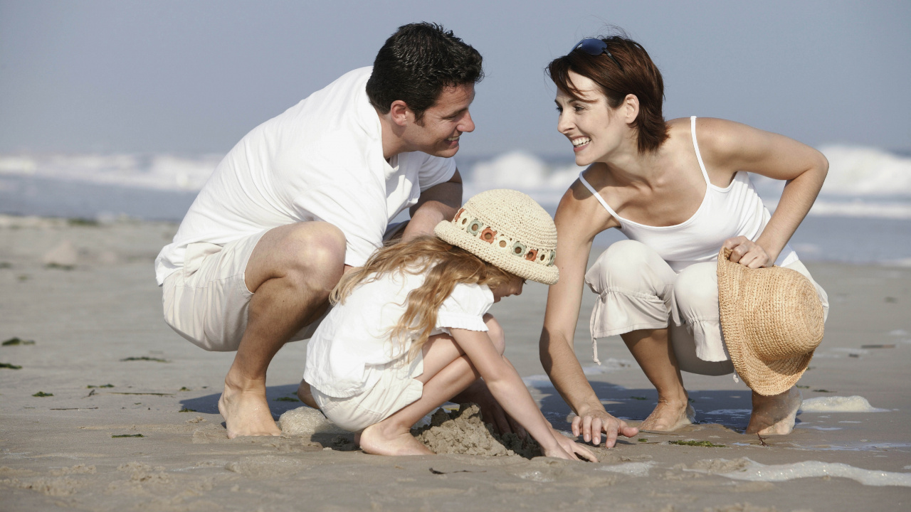 Обои забава, отпуск, семья, песок, ребенок в разрешении 1280x720