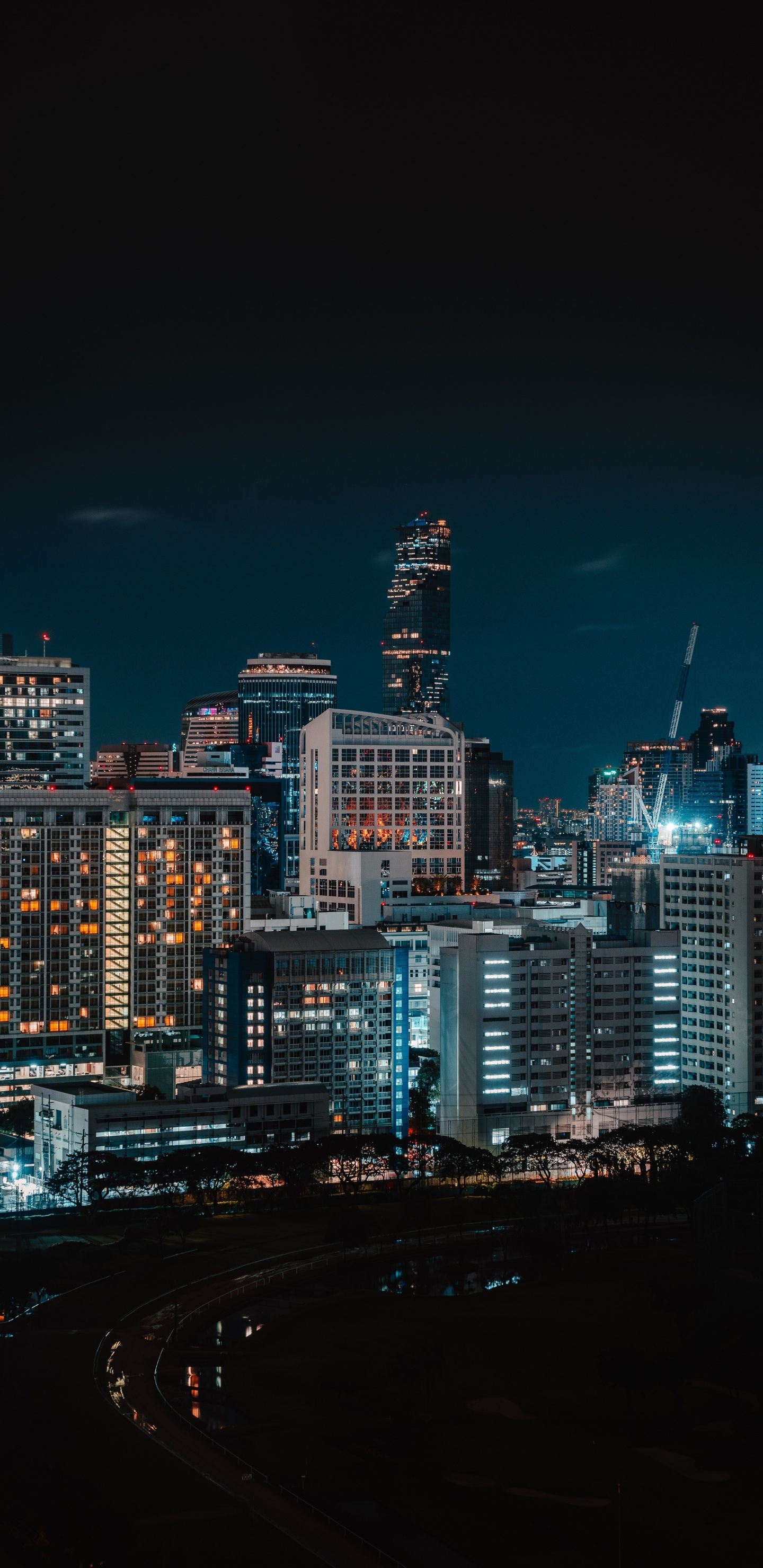 Обои город, городской пейзаж, городской район, метрополия, ночь в разрешении 1440x2960