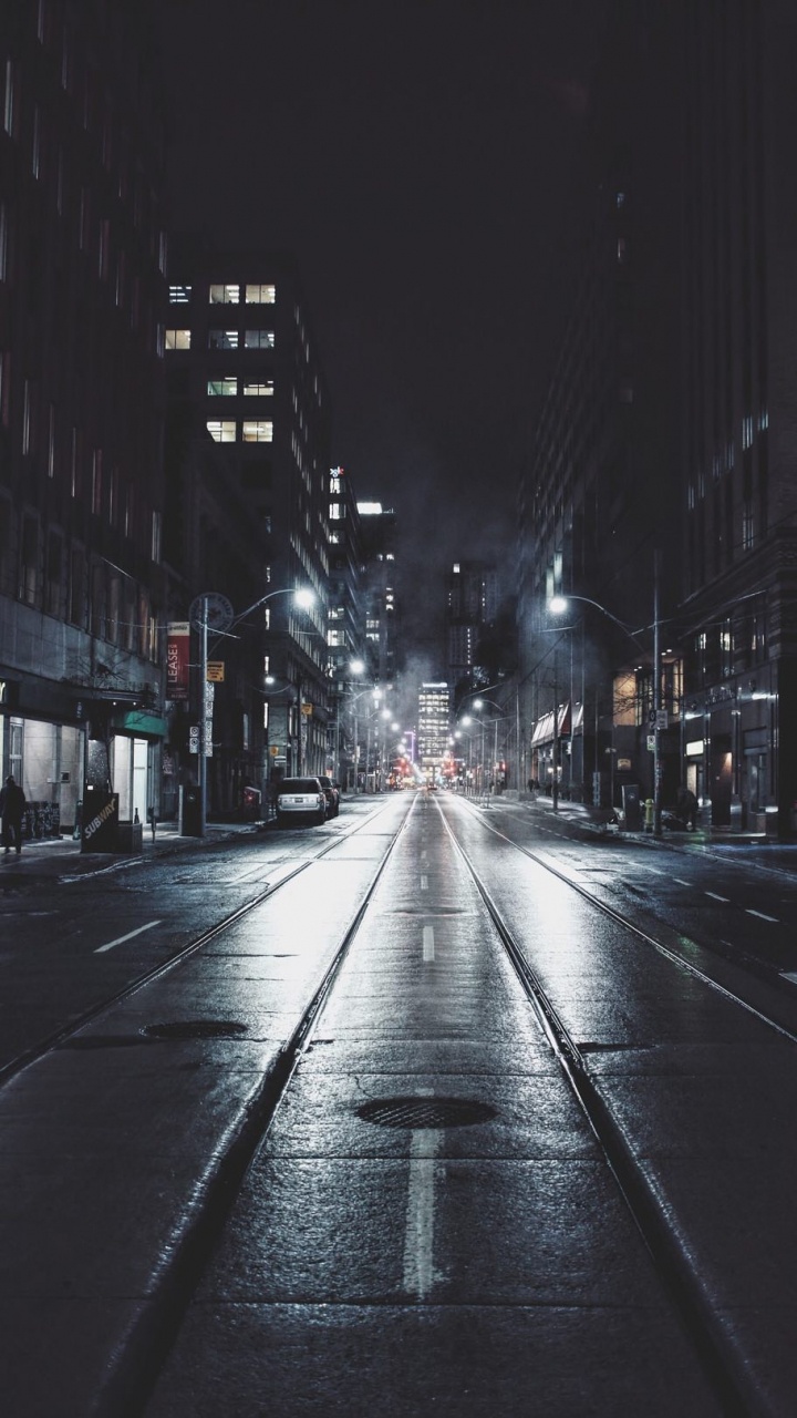 Обои улица, город, дорога, здание, автомобильное освещение в разрешении 720x1280