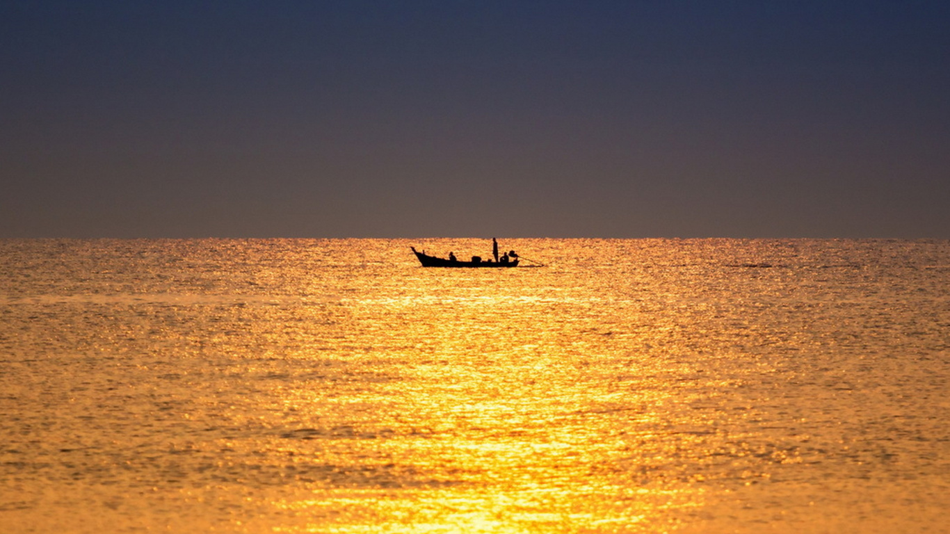 Обои одинокая лодка в море, море, лодка, океан, вода в разрешении 1366x768