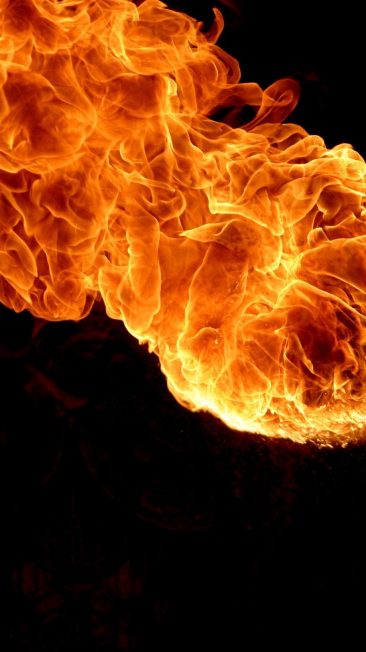 Обои пламя, тепло, огонь, темнота, газовый факел в разрешении 720x1280