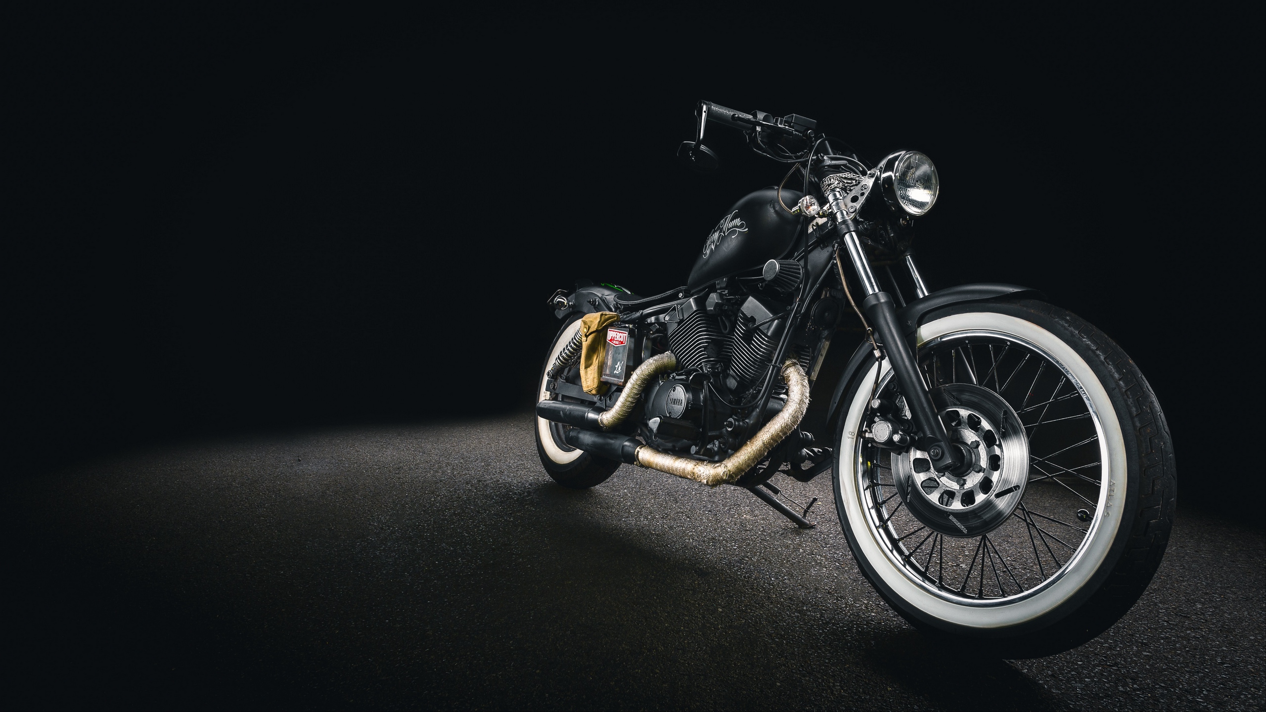 Обои мотоцикл, Чоппер, крейсер, автомобильное освещение, мотоциклетный клуб в разрешении 2560x1440